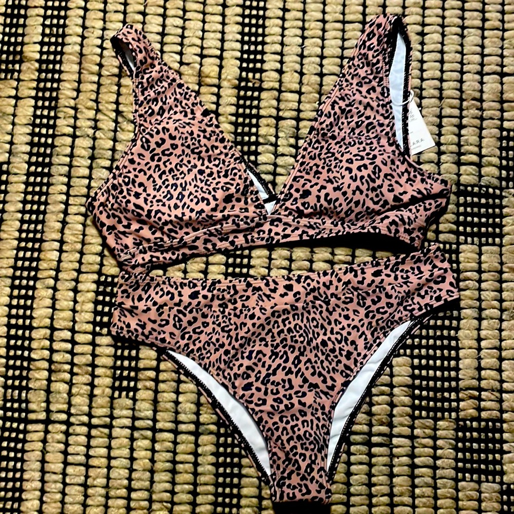 NWT Halara Leopard print bikini
